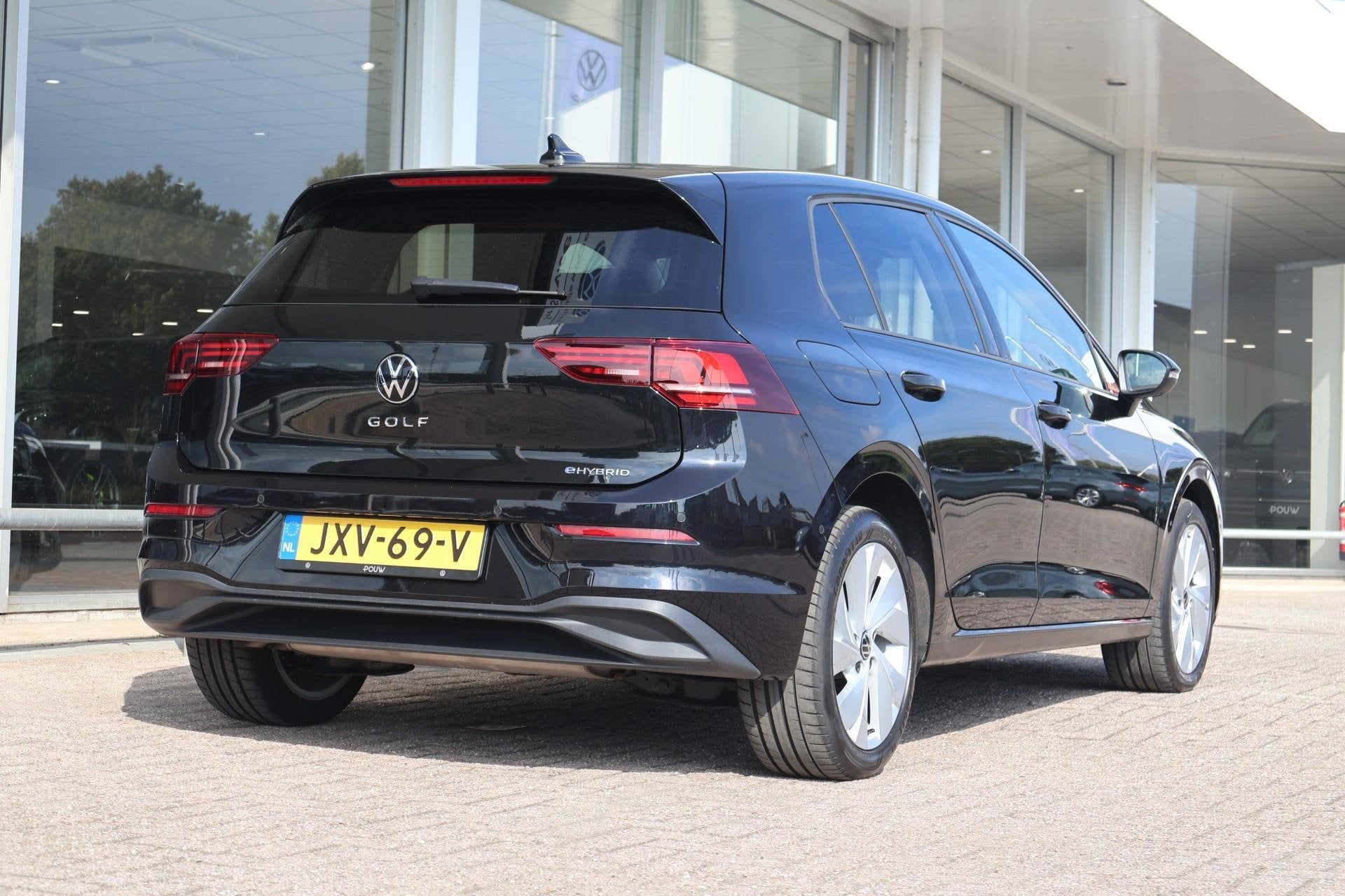 Volkswagen Golf 1.5 eHybrid 204pk Life Edition | SoH 100% |, Auto's, 12 maanden, 4 cilinders, 150 min, Bedrijf