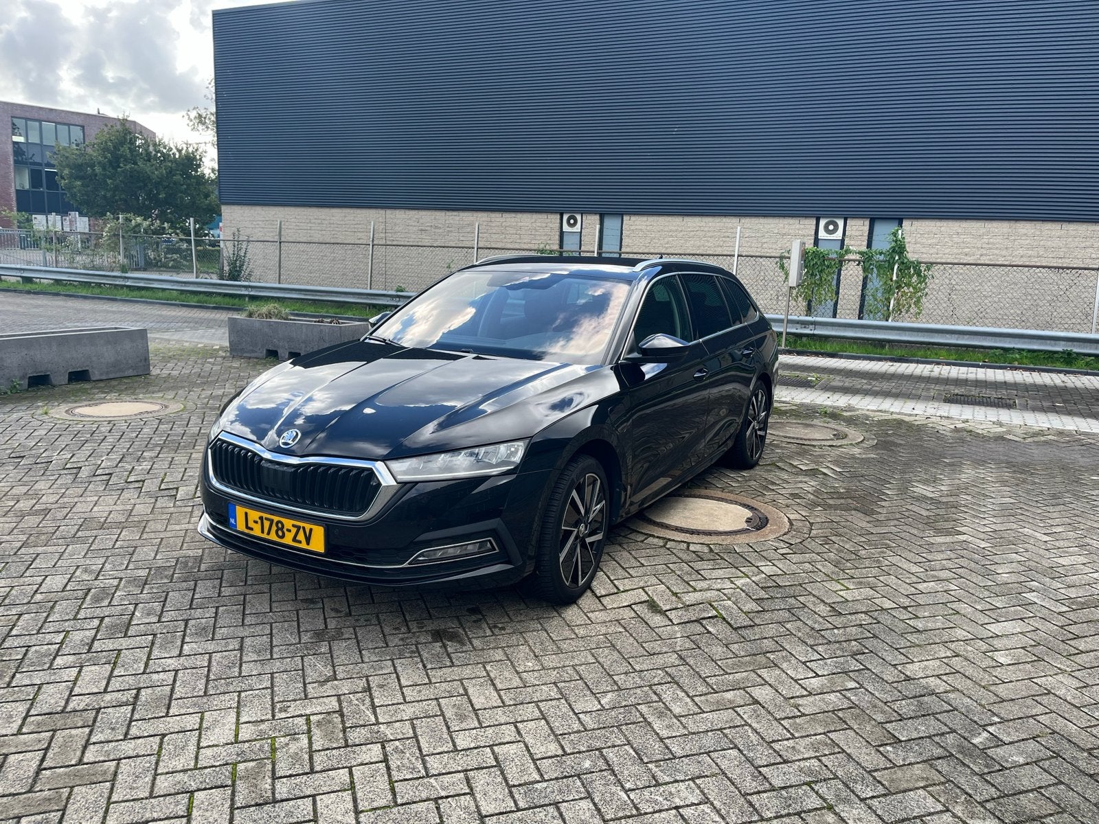 Skoda Octavia 1.4 TSI iV 204pk Phev DSG 2021 Zwart, Auto's, Zwart, 149 pk, 91 km/l, 84 €/maand