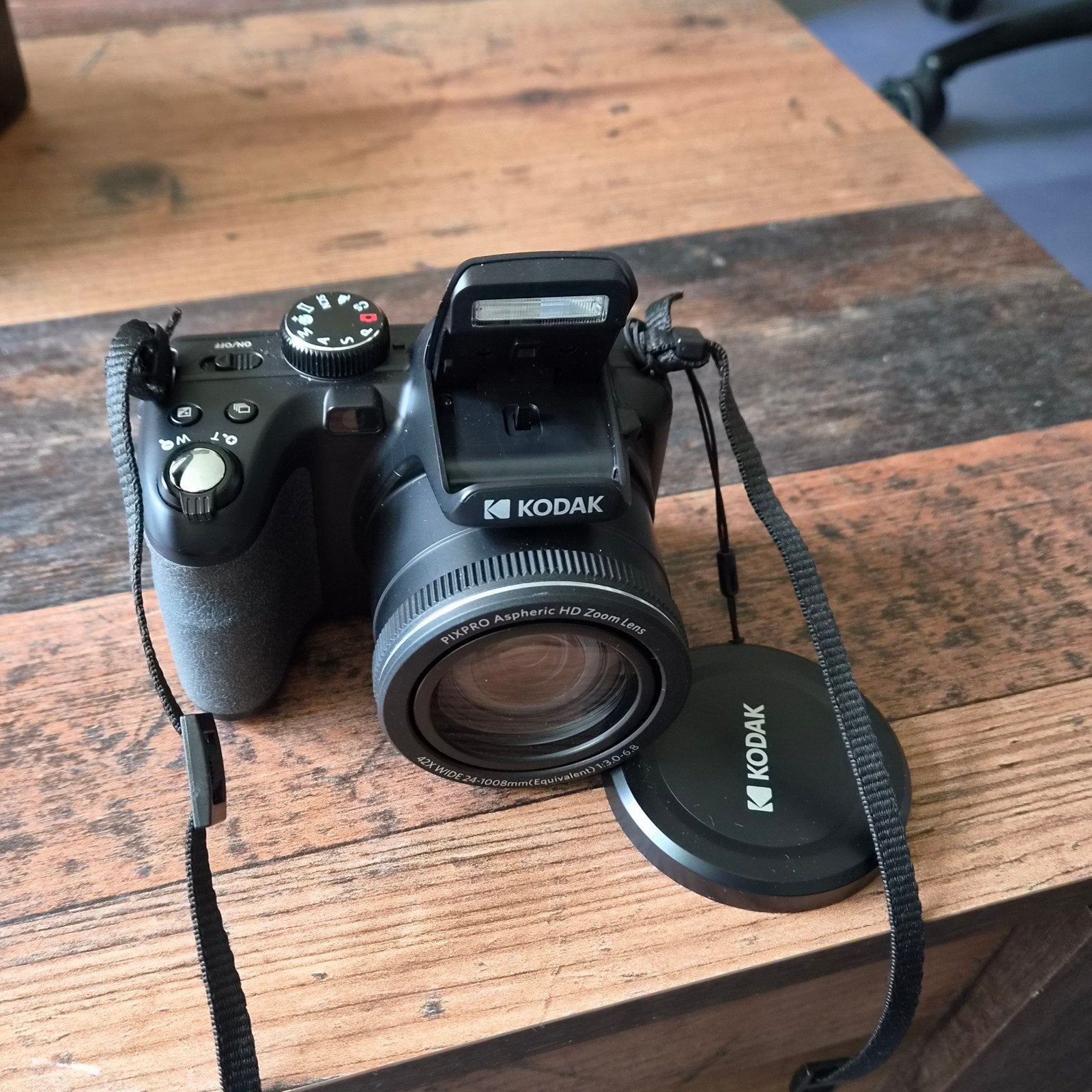 Kodak Pixpro AZ425 Bridgecamera - Zo goed als nieuw, Ophalen, Cameratas, Beeldstabilisatie, Nieuw