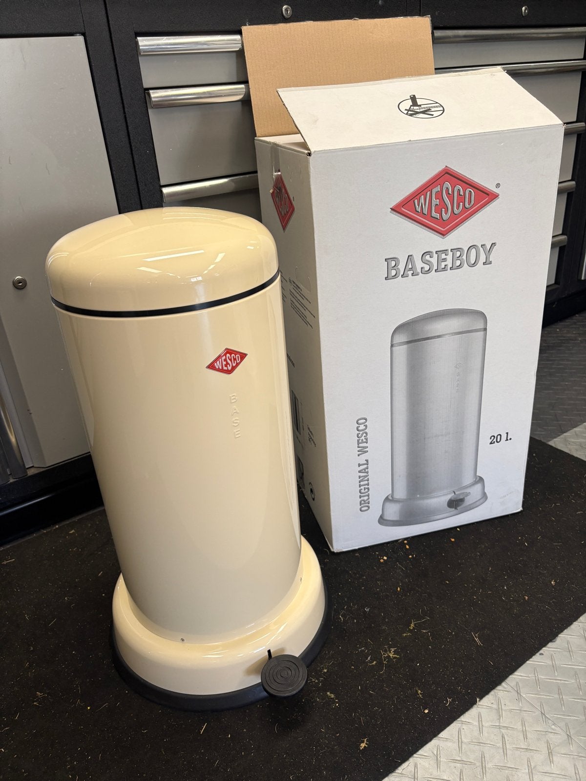 Wesco Baseboy Pedaalemmer 20L - Amandelkleurig, Huis en Inrichting, 50 – 75, Met pedaal, Nieuw, Ophalen of Verzenden