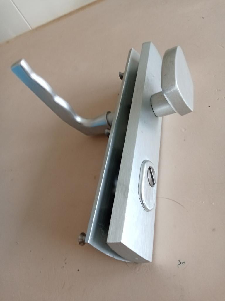 2 Sterren Deurschild  merk AXA, normaal cilinder, Ophalen of Verzenden, Zo goed als nieuw, Overige materialen, Overige typen