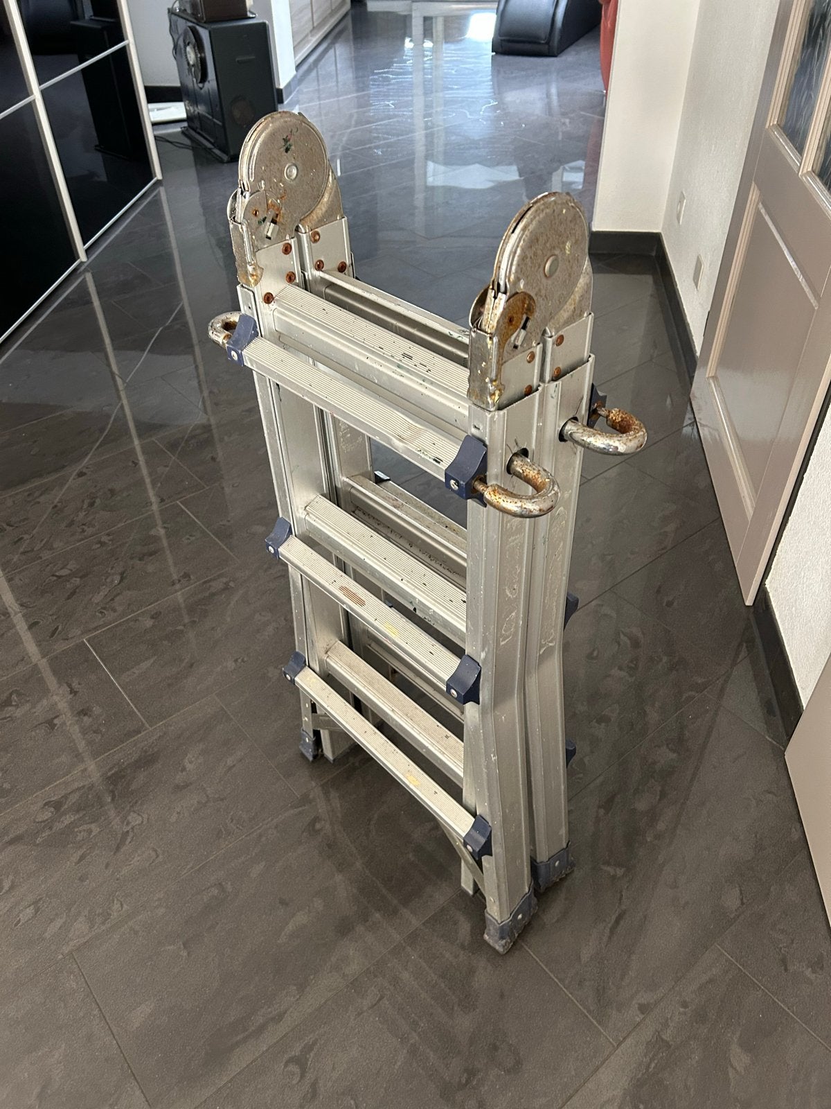 Opvouwbare aluminium ladder vouwladder - Handig en compact, Doe-het-zelf en Verbouw, Ophalen, Gebruikt, Ladder, Opvouwbaar of Inschuifbaar