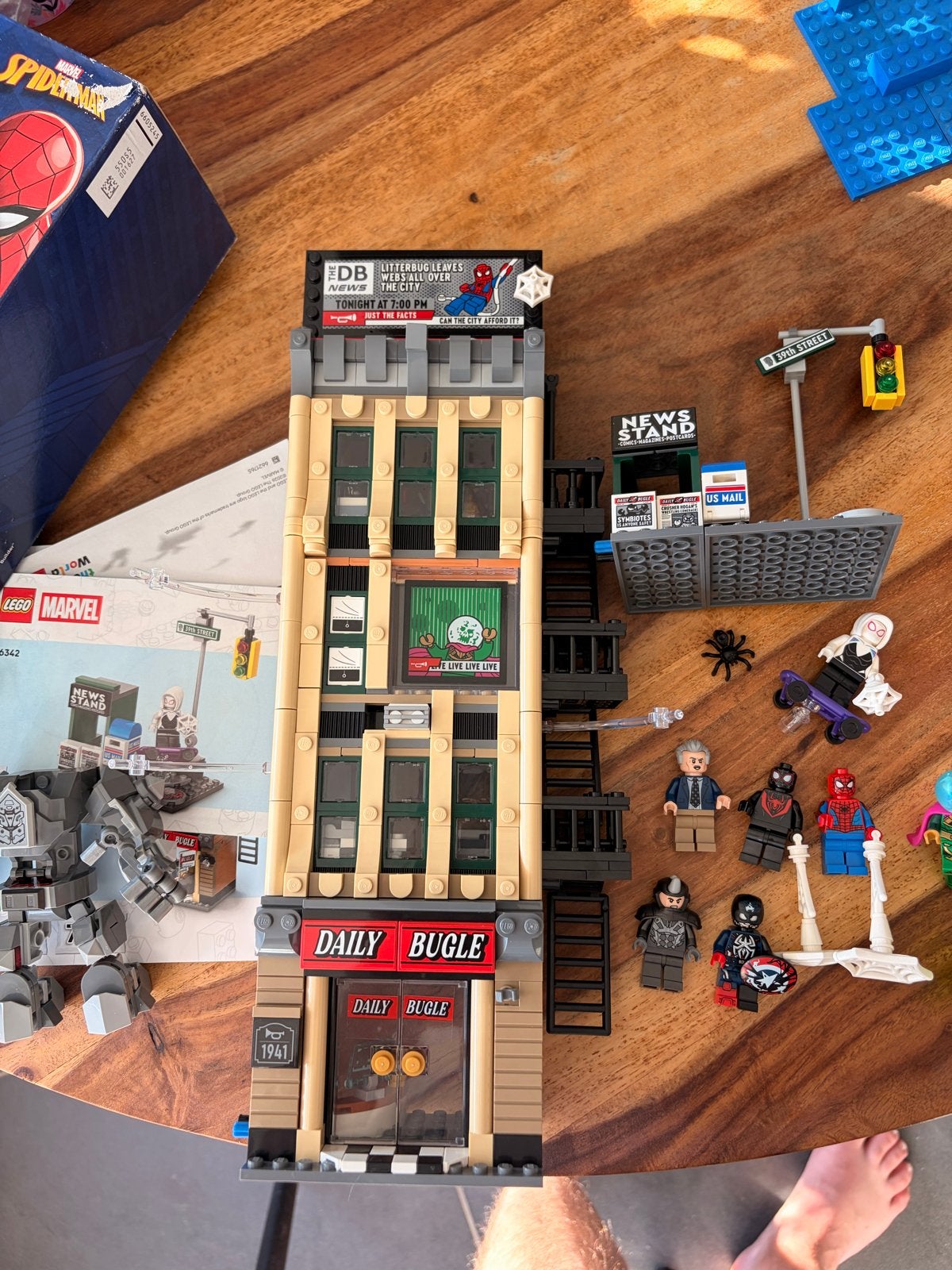 Lego Marvel Daily Bugle 76342 compleet met doos en minifigs, Marvel, Lego, Ophalen of Verzenden, Zo goed als nieuw
