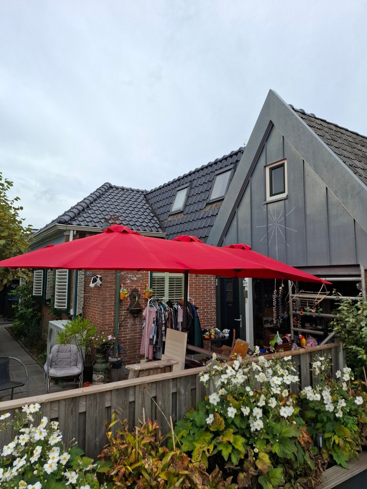 Grote rode parasol voor terras of tuin, Ophalen, Gebruikt, Meer dan 4 meter, Stokparasol
