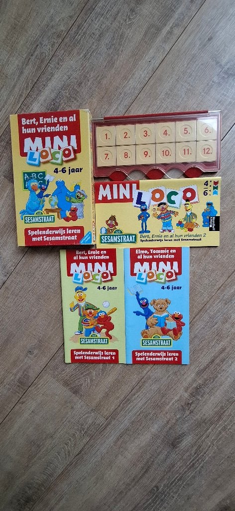 Mini Loco Bert, Ernie en al hun vrienden 3 boekjes, Ophalen of Verzenden, Zo goed als nieuw, Puzzelen