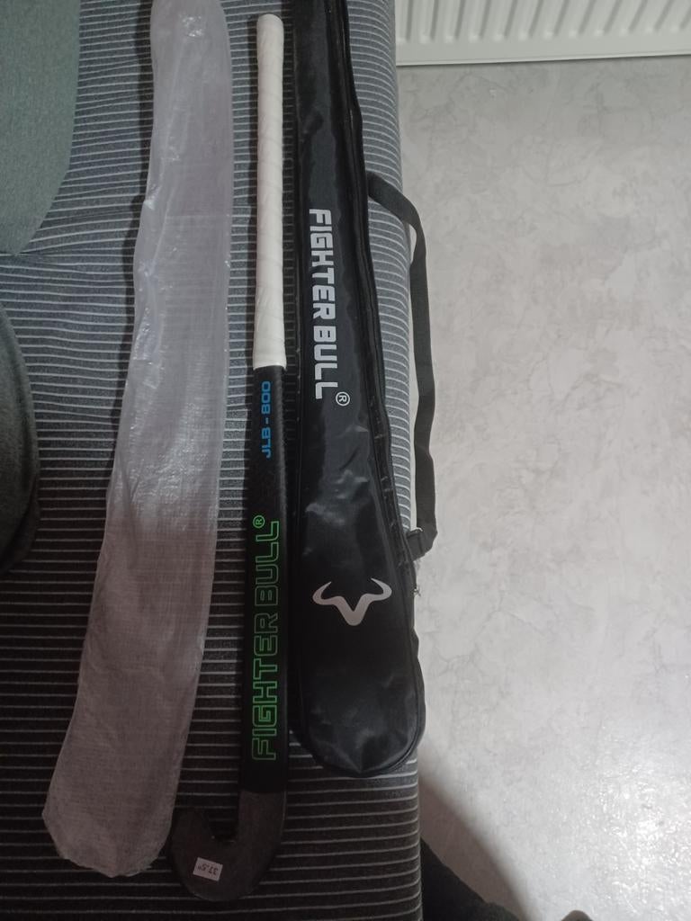Fighterbull Hockeystick 80% Carbon - Nieuw met hoes en doos, Sport en Fitness, Hockey, Ophalen of Verzenden, Nieuw, Stick