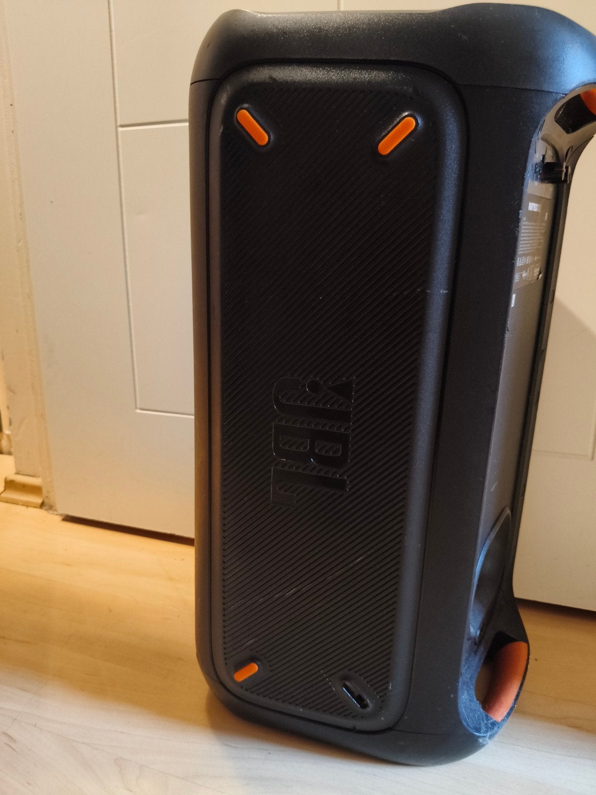 Foto 6 van JBL PartyBox 100 - Krachtige draagbare partyspeaker
