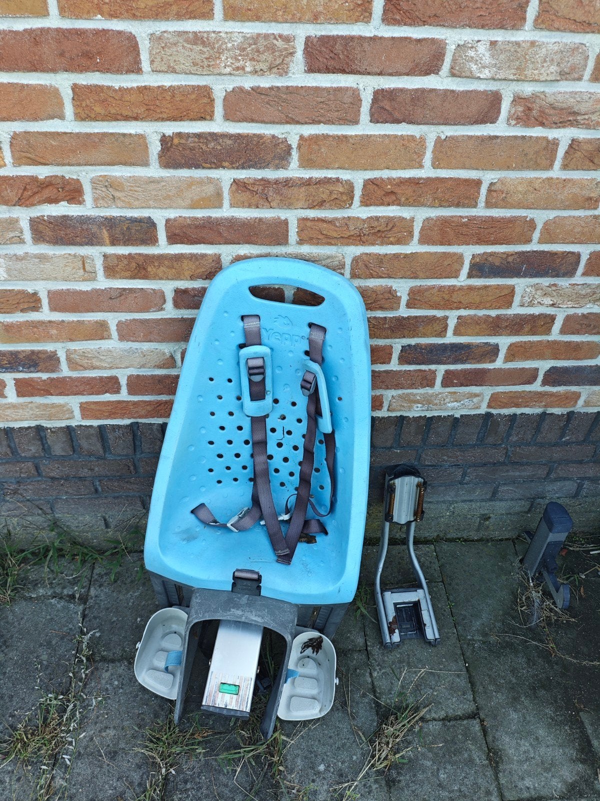 Yepp fietsstoel achterzitje, Fietsen en Brommers, Ophalen, Gebruikt, Thule Yepp, Voetsteuntjes
