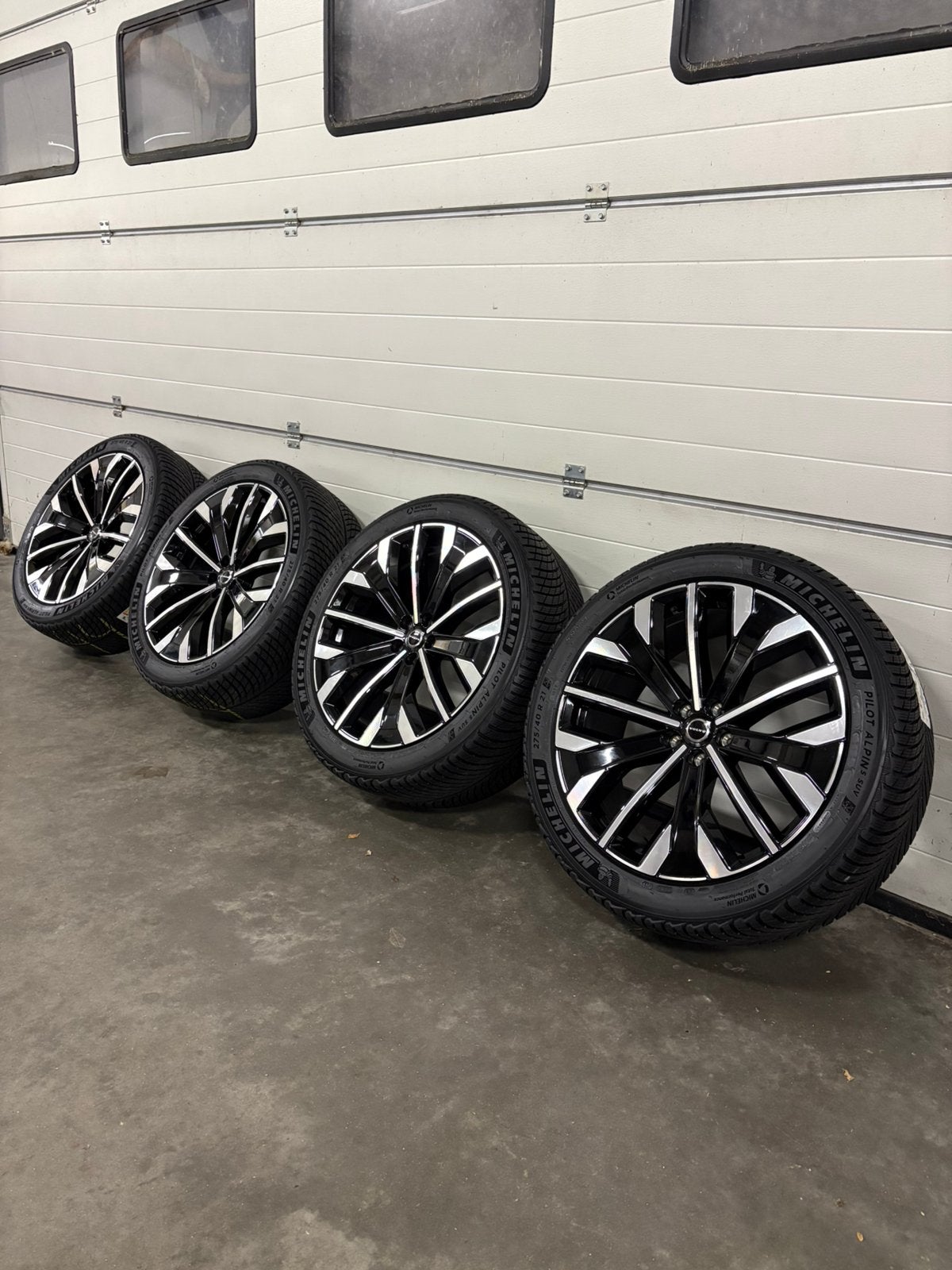 NIEUWE Volvo XC90 21 inch velgen met Michelin winterbanden, Auto-onderdelen, 275 mm, Banden en Velgen, Volvo@zweden.se, Volvo