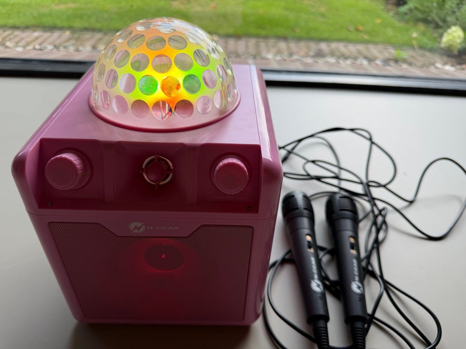 N-gear Bluetooth Speaker met Microfoons en Discolamp, Ophalen, Zo goed als nieuw, Complete set