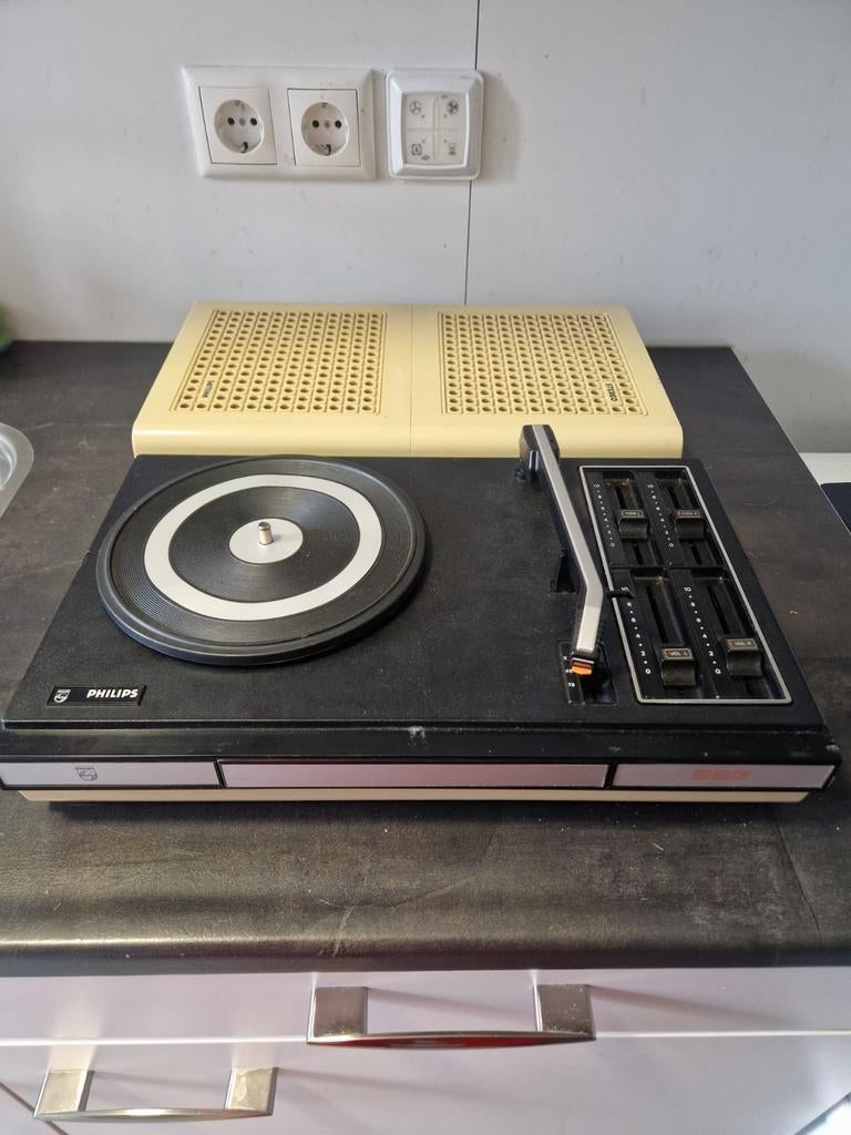 Philips 623 Koffer platenspeler vintage  ( Defect), Audio, Tv en Foto, Platenspelers, Ophalen of Verzenden, Niet werkend, Platenspeler