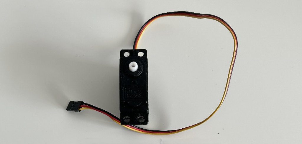 Hitec HS-303 servo 1/10 rc auto