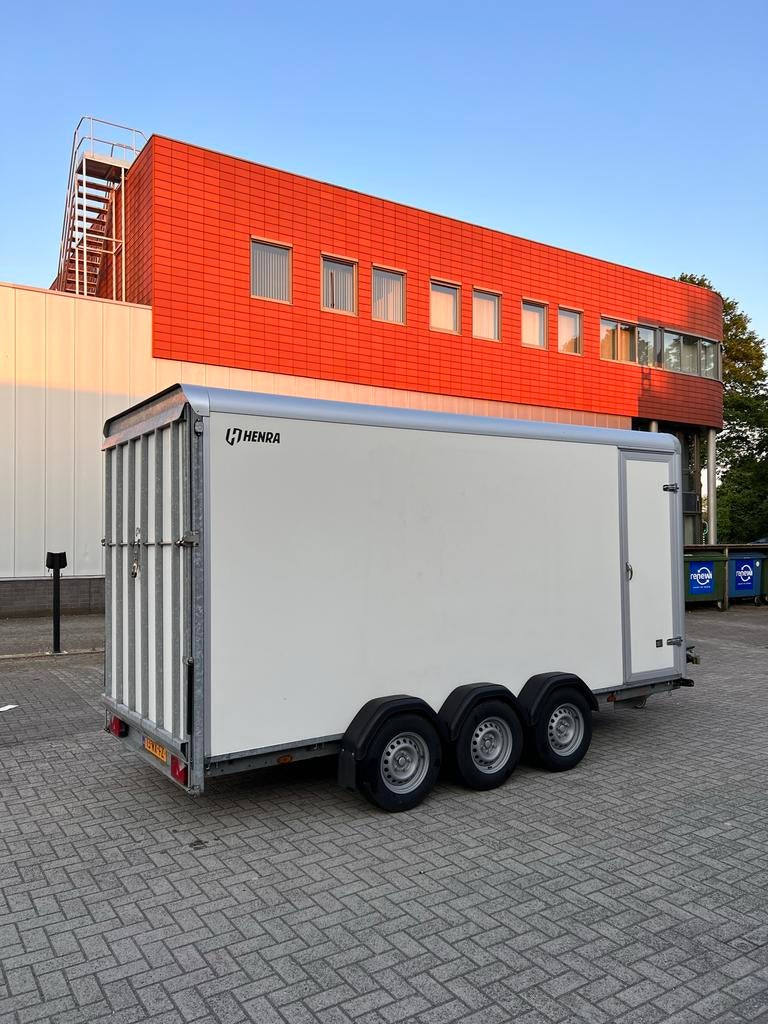Henra 3500kg gesloten aanhangwagen met klep én zijdeur, Ophalen