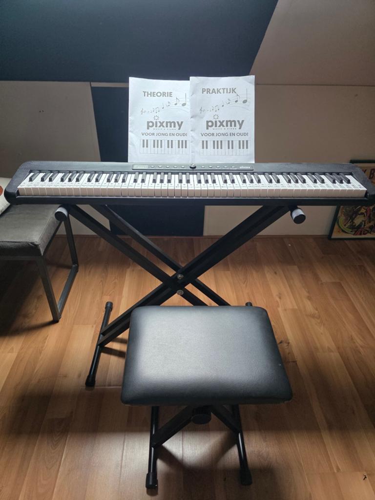 Pixmy Elektronische Piano voor Beginners - Zo goed als nieuw, 61 toetsen, Zo goed als nieuw, Met standaard, Ophalen