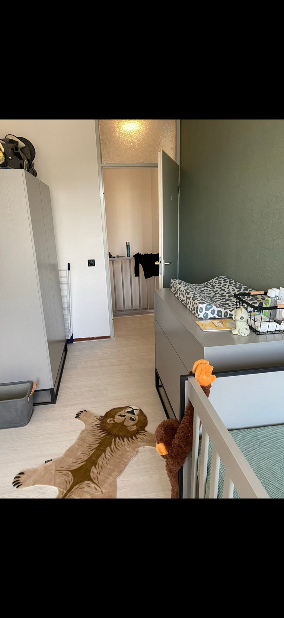 Hele nette 3-delige babykamer (kast, commode, ledikant), Ophalen, Zo goed als nieuw, Jongetje of Meisje