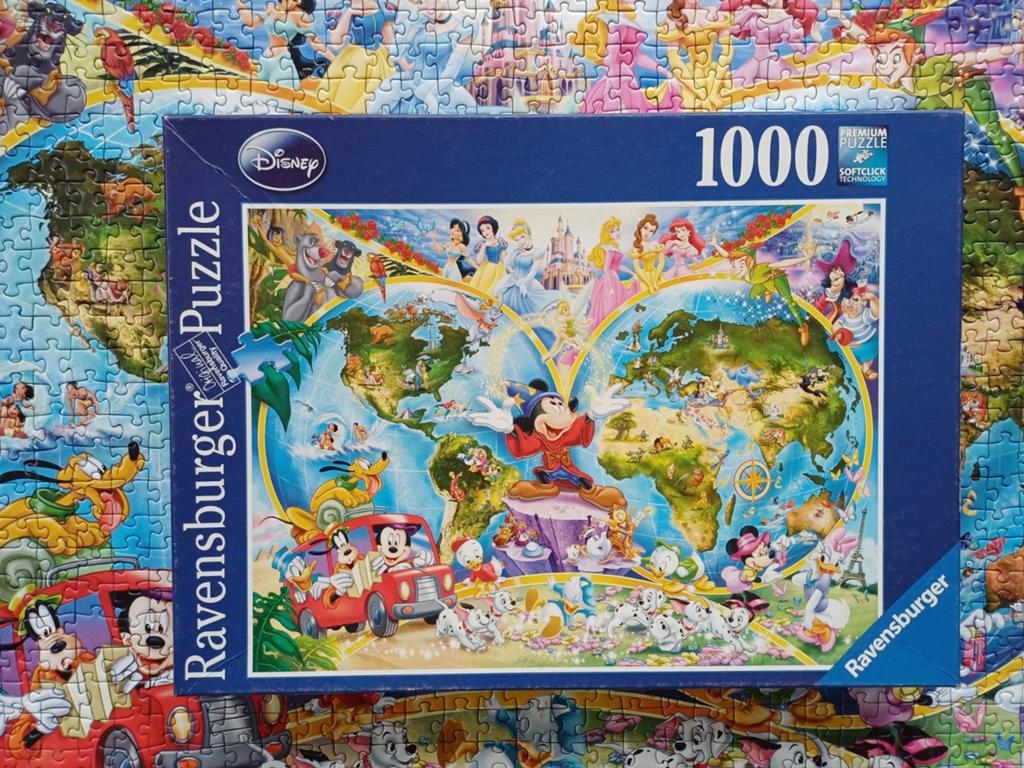 Puzzel 1000 stukjes Mickey Mouse wereldbol, Ophalen of Verzenden, 500 t/m 1500 stukjes, Zo goed als nieuw