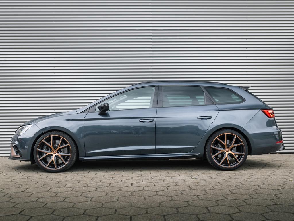 SEAT Leon ST 2.0 TSI CUPRA R 4DRIVE CARBON PANO BREMBO BEATS, Auto's, Automaat, Gebruikt, Zwart, 4 cilinders