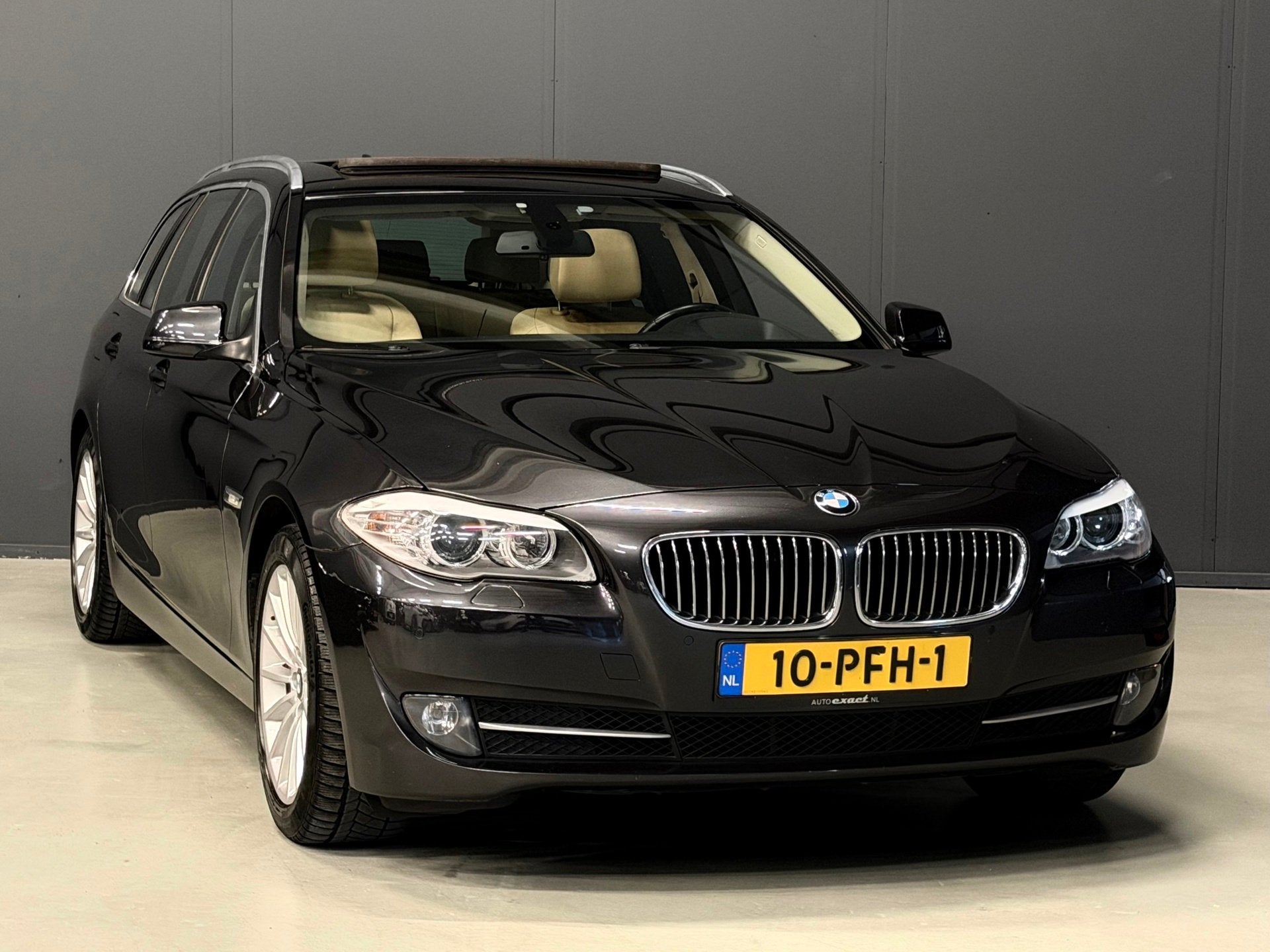 BMW 5-serie Touring 523i Executive AUTOMAAT PANODAK|HEAD-UP|, Auto's, BMW, Euro 5, Achterwielaandrijving, Gebruikt, Beige