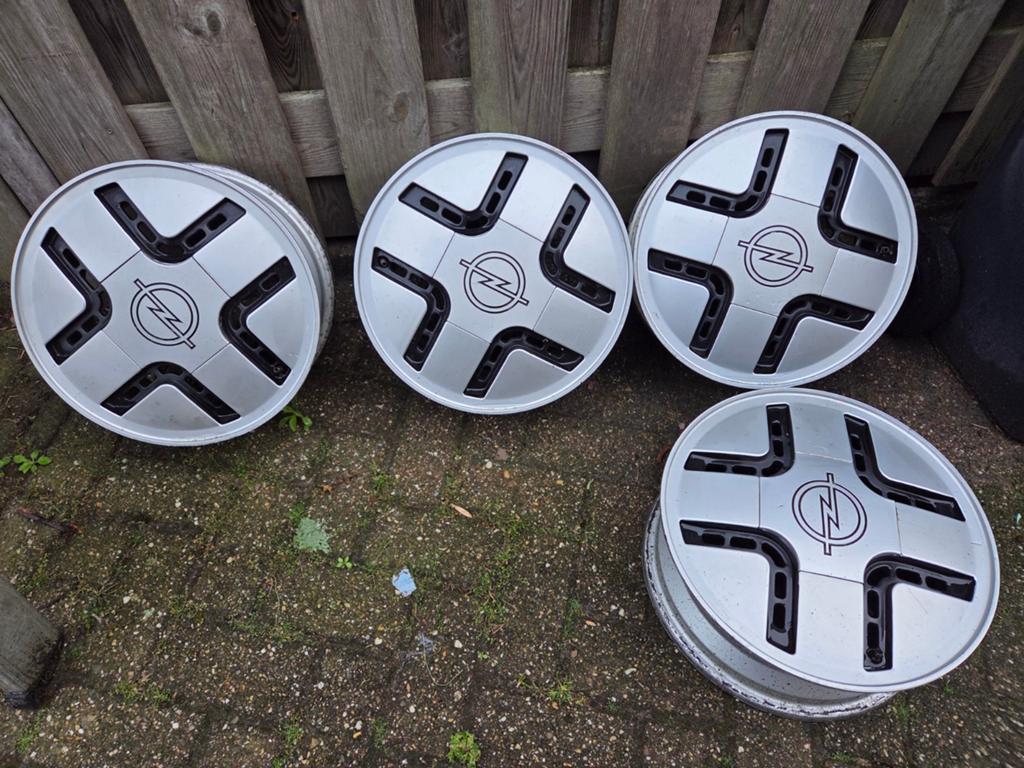 Kadett D GTE, Auto diversen, Wieldoppen, Ophalen