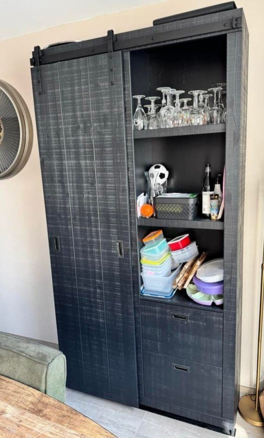 Zwarte houten kast met schuifdeur en planken, Gebruikt, 200 cm of meer, Industrieel, Modern, 25 tot 50 cm