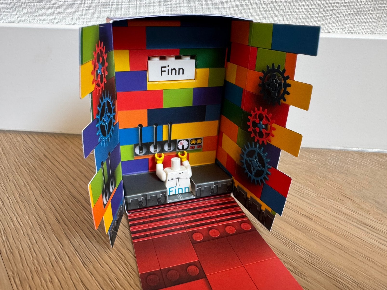 Naam: Finn. Lego blokje + torso met naam-opdruk., Ophalen of Verzenden, Zo goed als nieuw, Losse stenen, Lego