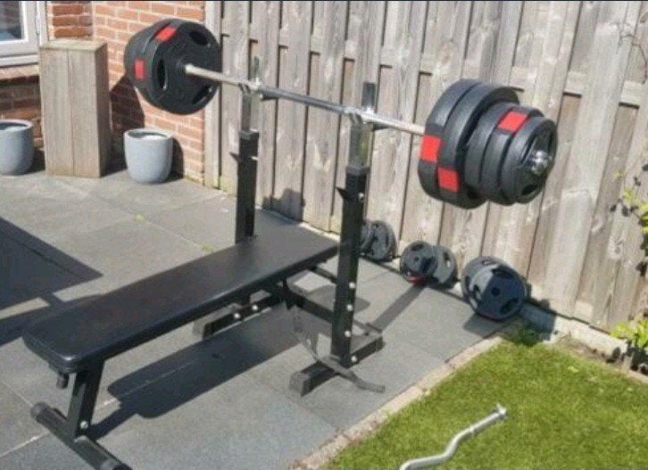 Halterset met halterbank en stangen, Sport en Fitness, Ophalen of Verzenden, Gebruikt, Rug, Halterset