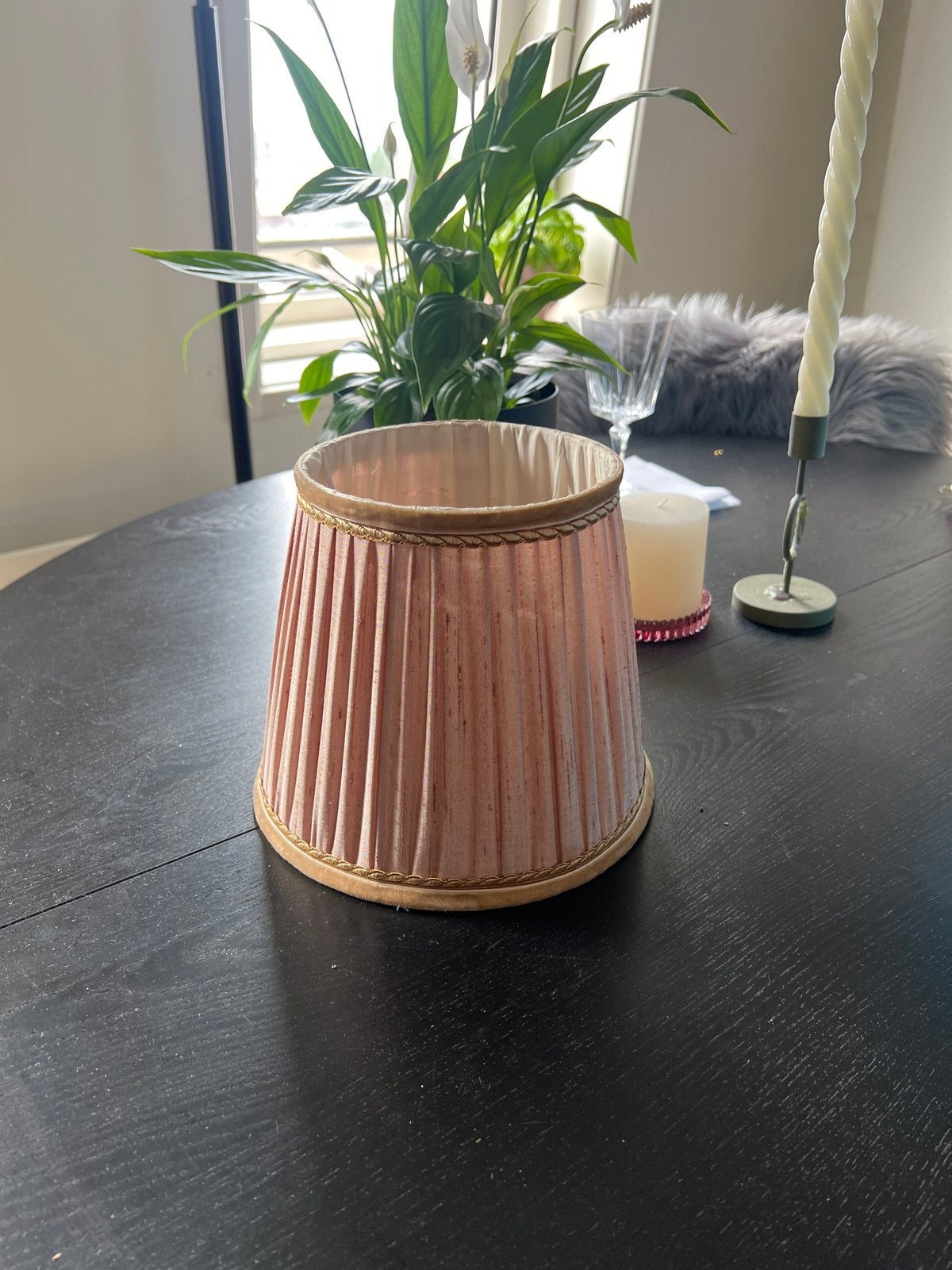 Vintage roze geplooide lampenkap, Huis en Inrichting, Ophalen, Tafellamp, Rond, Zo goed als nieuw