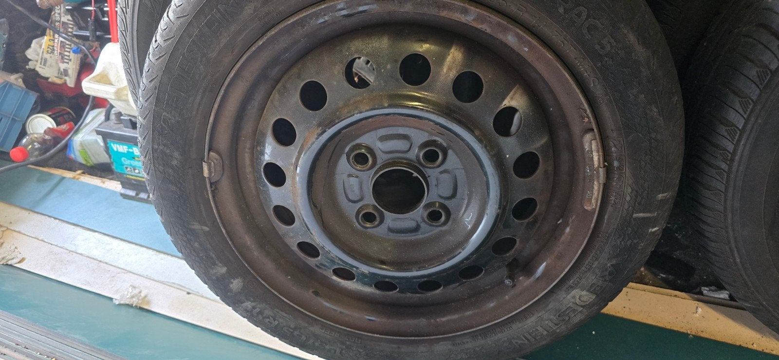 Nissan Pixo 3 banden met velg bouwjaar 2010 past op Toyota, Ophalen of Verzenden, Nissan