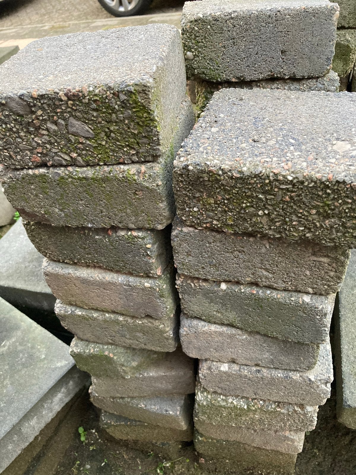 Gratis Vierkante stenen tegels 14x14x6  29stuks, Ophalen, Gebruikt, Minder dan 5 m², Beton
