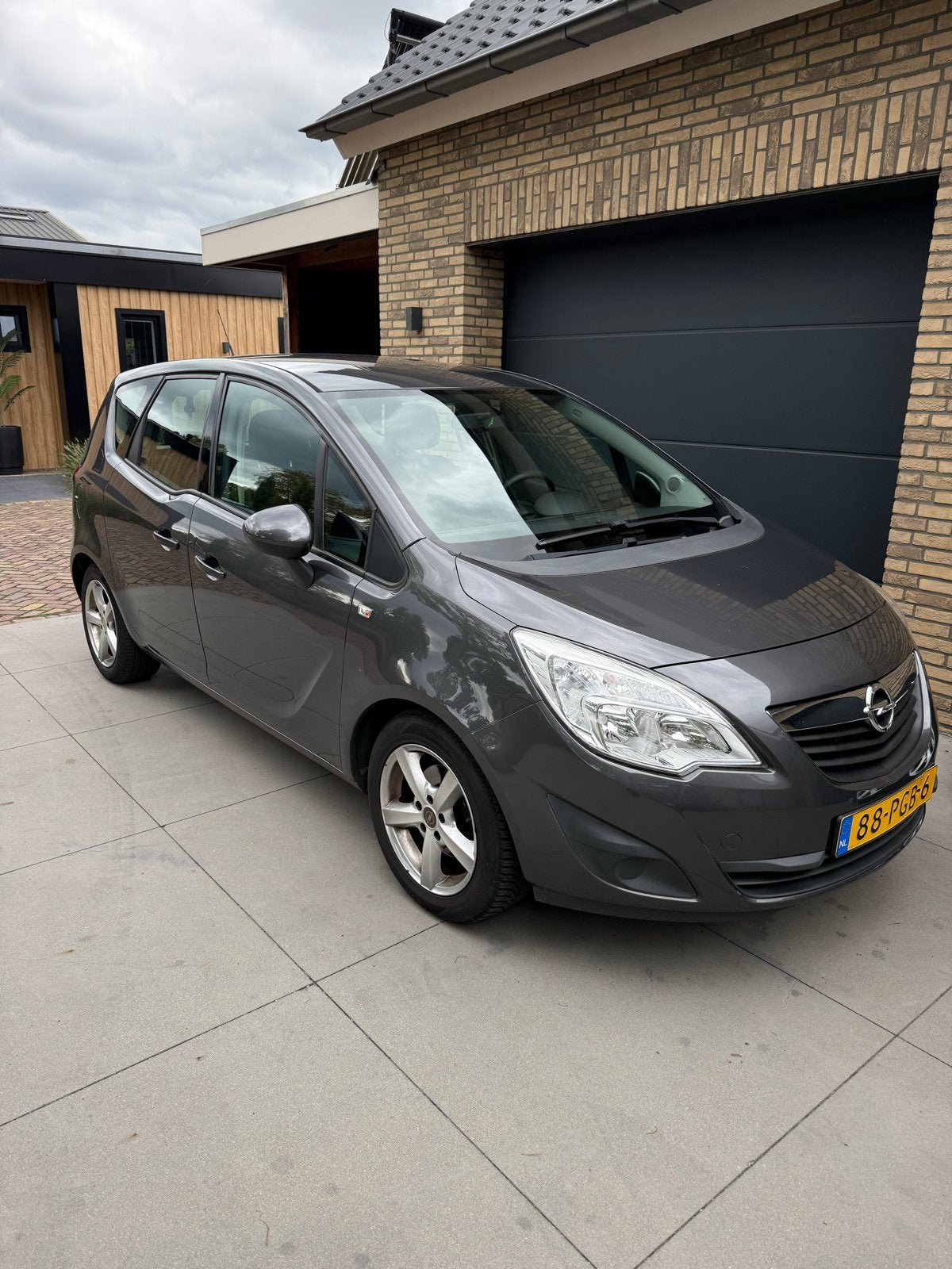 Opel Meriva 1.4 74KW 2011 Grijs in nette staat, Voorwielaandrijving, Stof, 4 cilinders, 100 pk