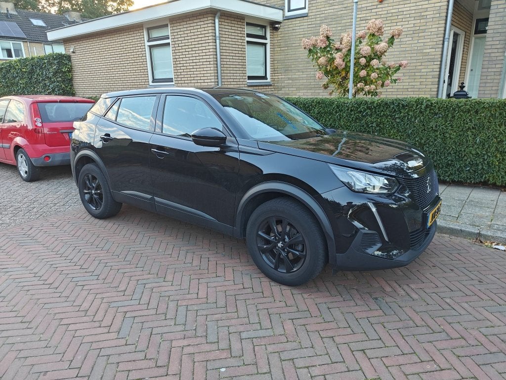 Peugeot 2008 Zwart 1.2 Puretech (GT-opties) 2020 + trekhaak, Voorwielaandrijving, Dealer onderhouden, Stof, Zwart