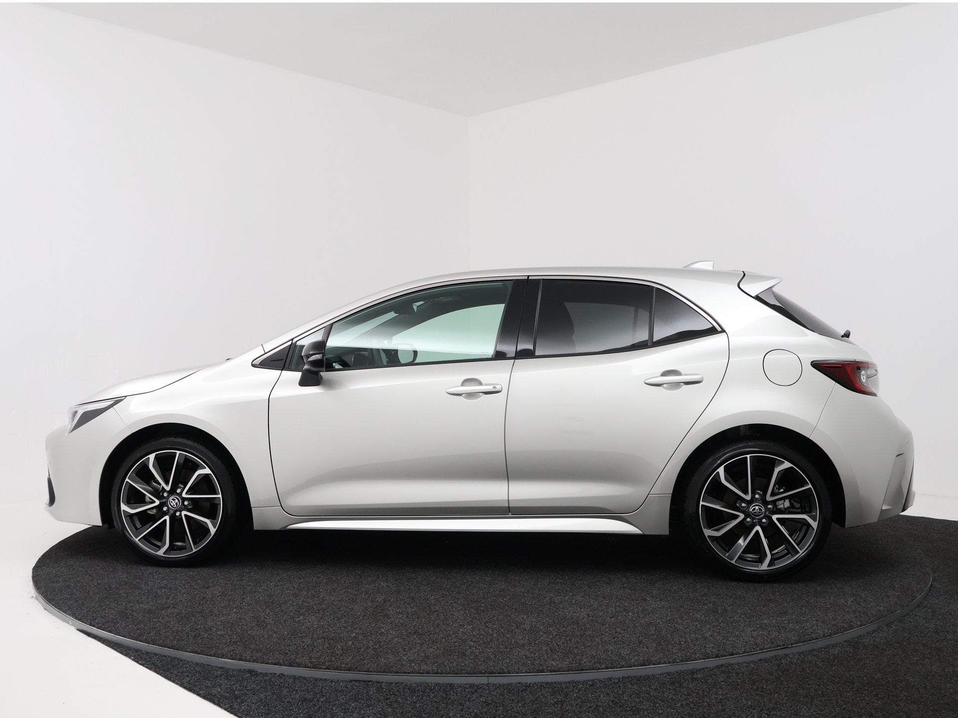 Toyota Corolla Hybrid 180 Executive | Navigatie | JBL | PDC, Auto's, 12 maanden, 450 kg, 4 cilinders, 179 pk