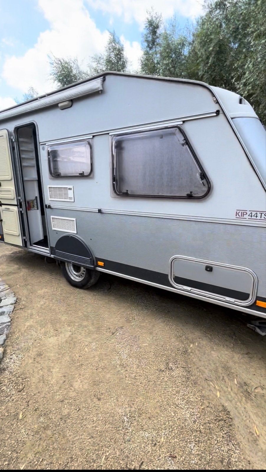 KIP Greyline 44TS stapelbed (1995) - Compact en Compleet, Caravans en Kamperen, Standaardzit, Kip, Omvormbare zithoek, Particulier