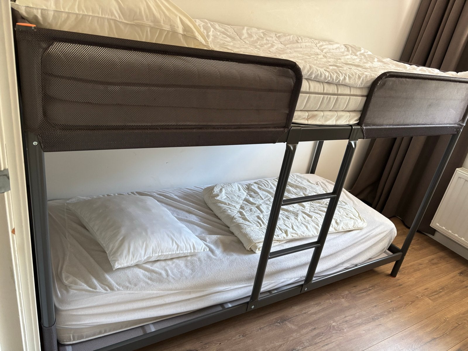 Stevig stapelbed met matrassen - Ideaal voor kleine kamers, Ophalen, Gebruikt, 90 cm, 160 tot 180 cm