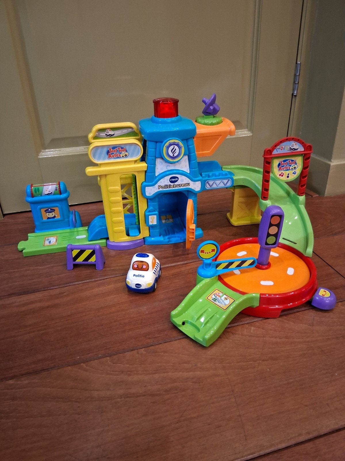 VTech Toet Toet Politiebureau met Politieauto, Ophalen of Verzenden, Gebruikt, Auto, Met licht
