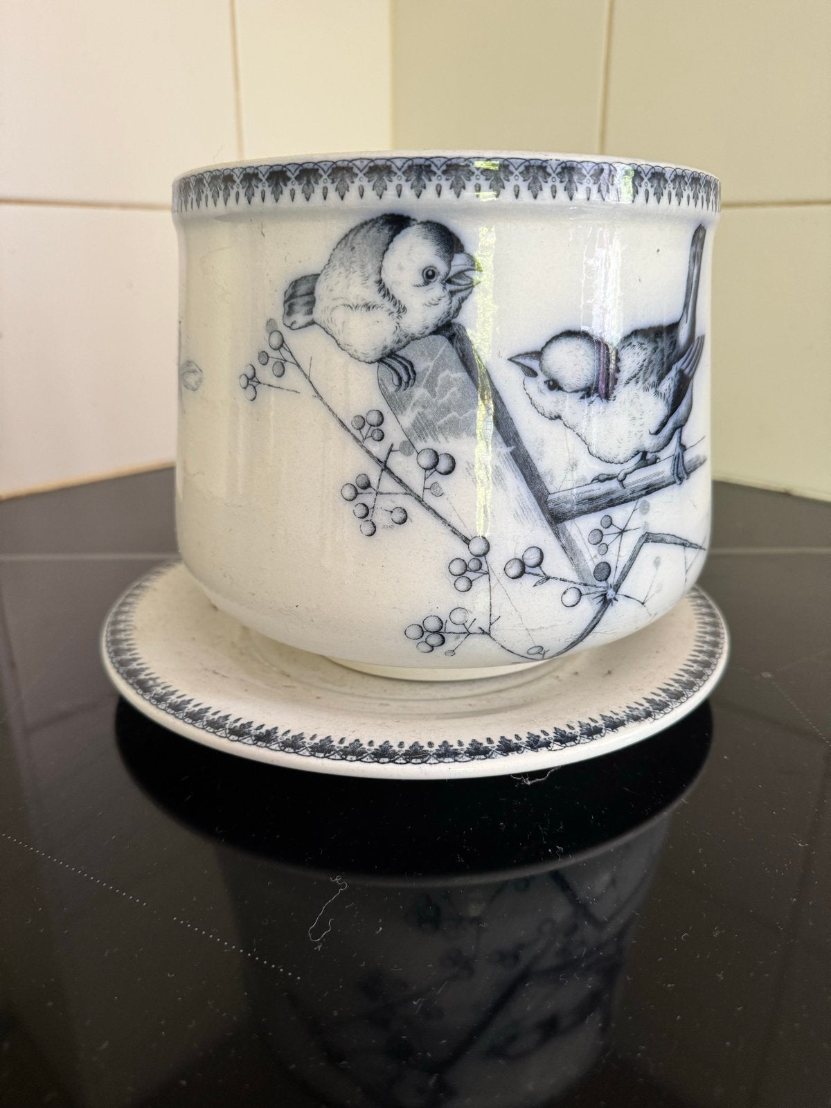 Antieke Petrus Regout & Co. bloempot met schotel, decor 'Pla, Antiek en Kunst, Ophalen