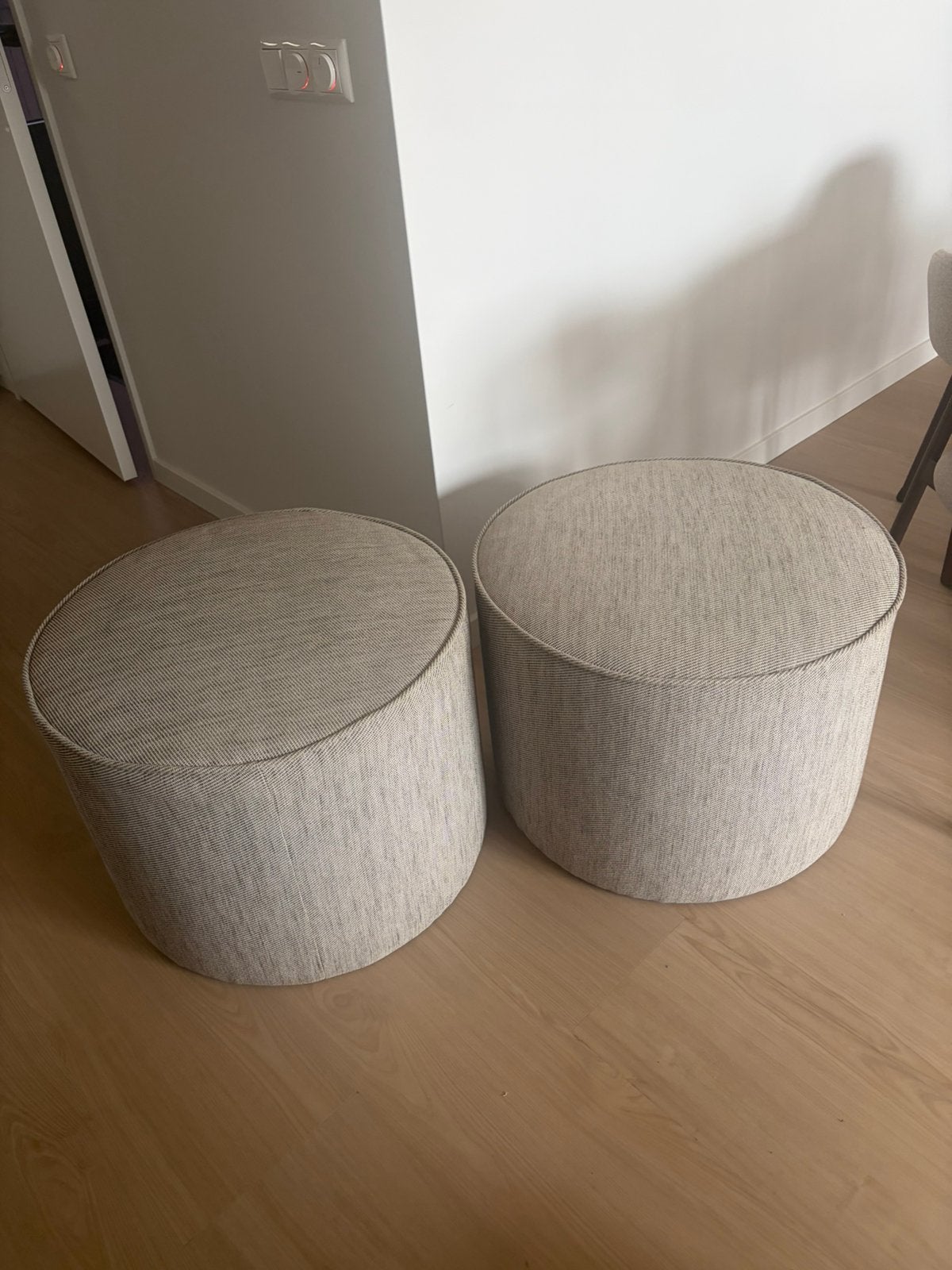 IKEA poef uit de Sörvallen serie (viarp beige/bruin), Ophalen, Zo goed als nieuw, Stof, 50 tot 75 cm