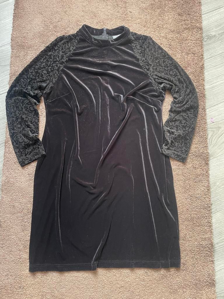 Yessica fluwelen bodycon jurk met patroon mouwen, Kleding | Dames, Jurken, Maat 38/40 (M), Zwart, Ophalen of Verzenden, Zo goed als nieuw