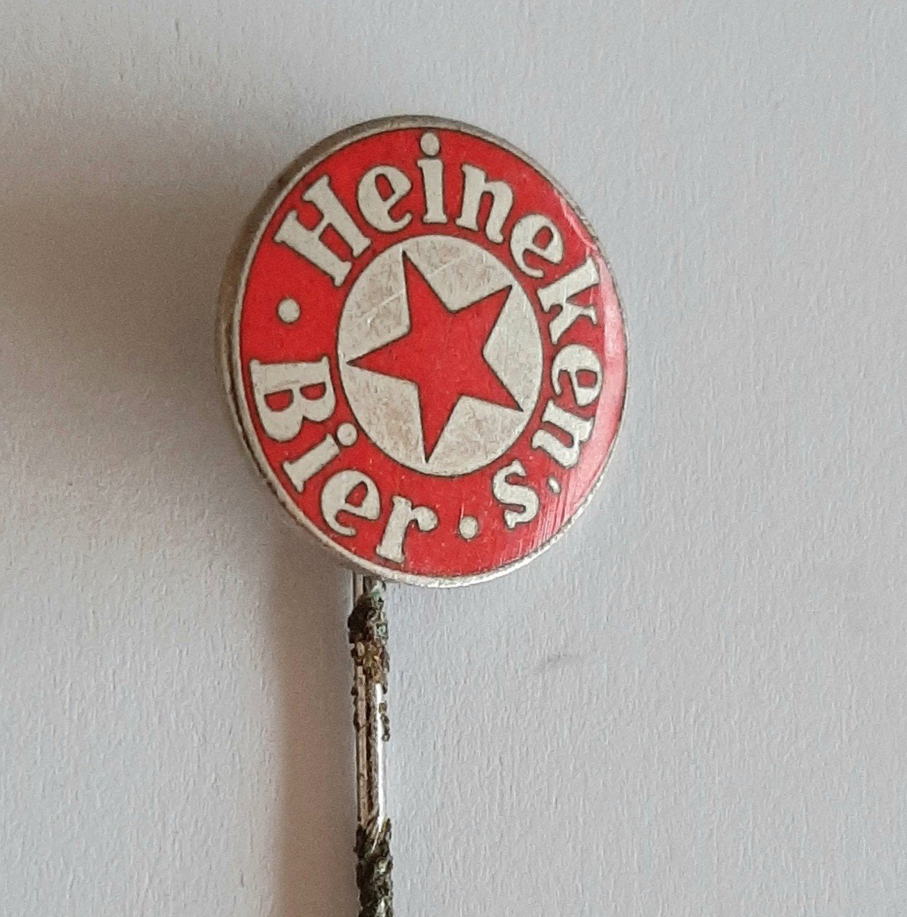 Fraaie emaille speld van HEINEKEN BIER., Ophalen of Verzenden, Gebruikt, Merk