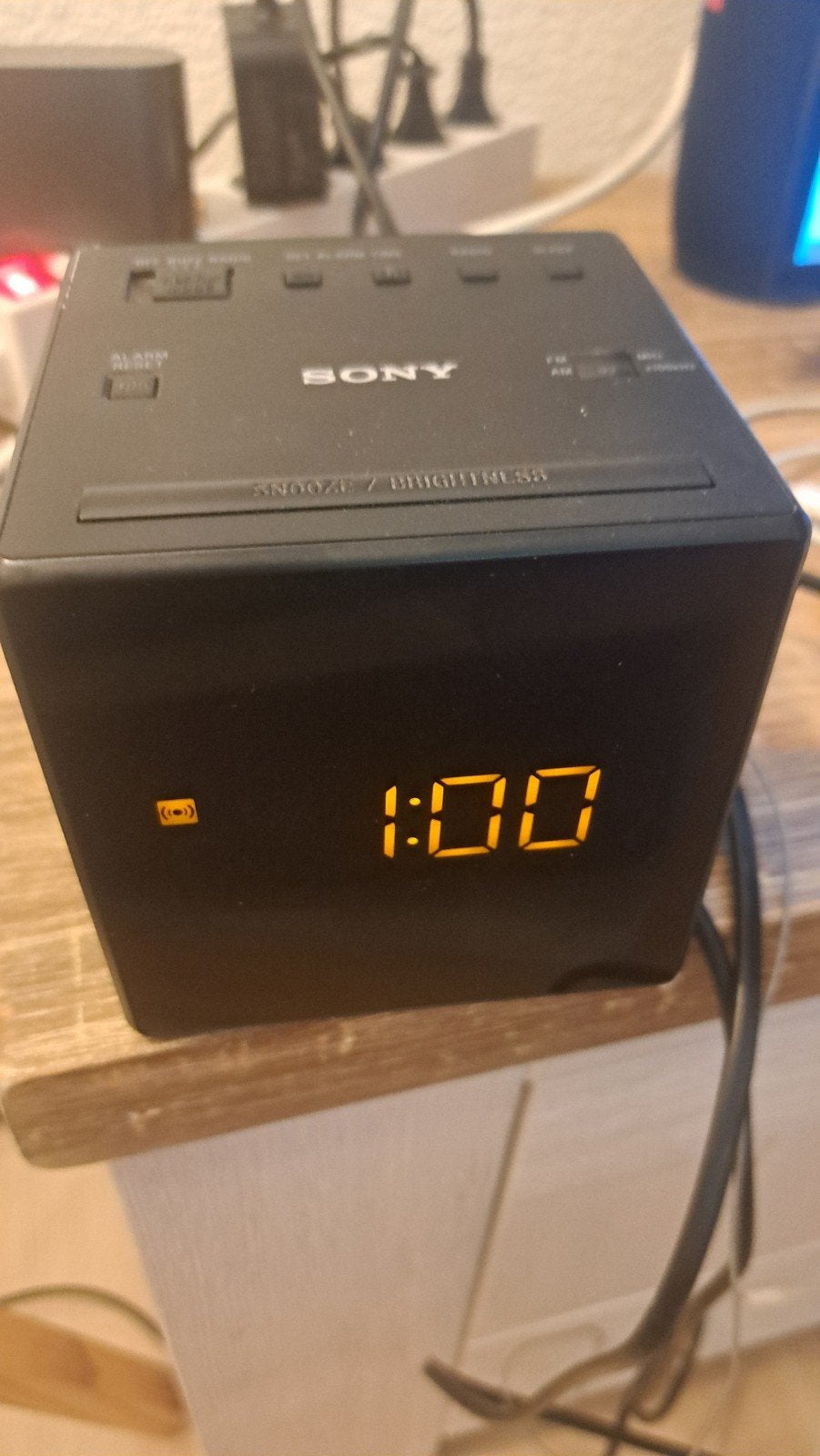 Sony Wekker Radio - Compact en Functioneel, Ophalen of Verzenden