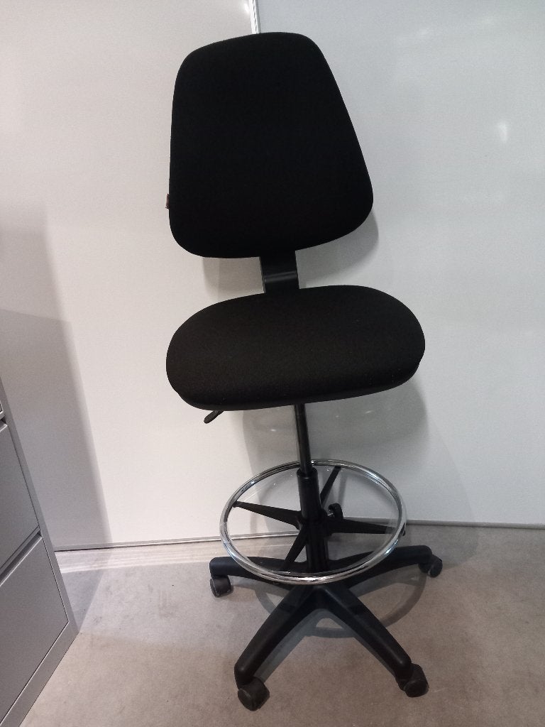 Hoge werkstoel / stuurstoel met voetring, Ophalen, Gebruikt, -, Zwart