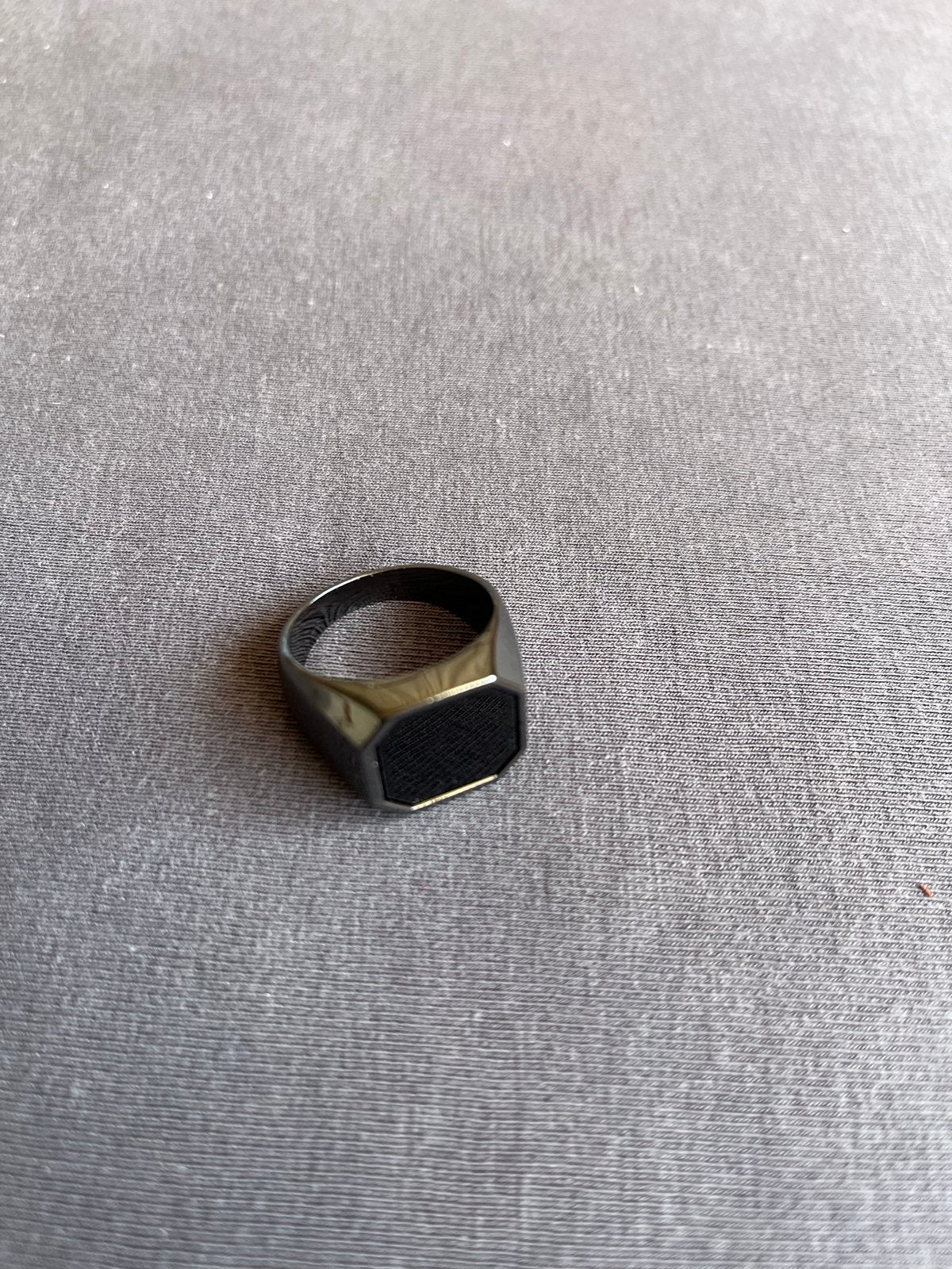 Zwarte zegelring met facetgeslepen steen, IJzer of Staal, Zwart, Ophalen of Verzenden, Zo goed als nieuw