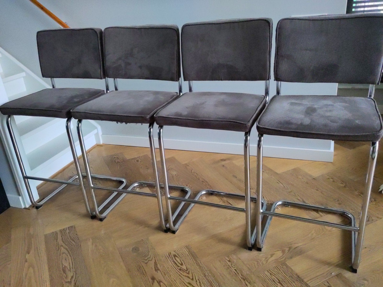 Zuiver Ridge Rib barstoelen, 4 stuks, Gebruikt, Met voetsteun, 60 tot 90 cm, Ophalen of Verzenden