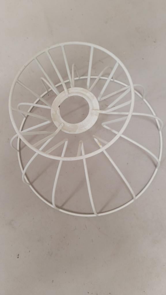Witte metalen lampenkap frame, Gebruikt, 25 tot 50 cm, Wit, Ophalen of Verzenden