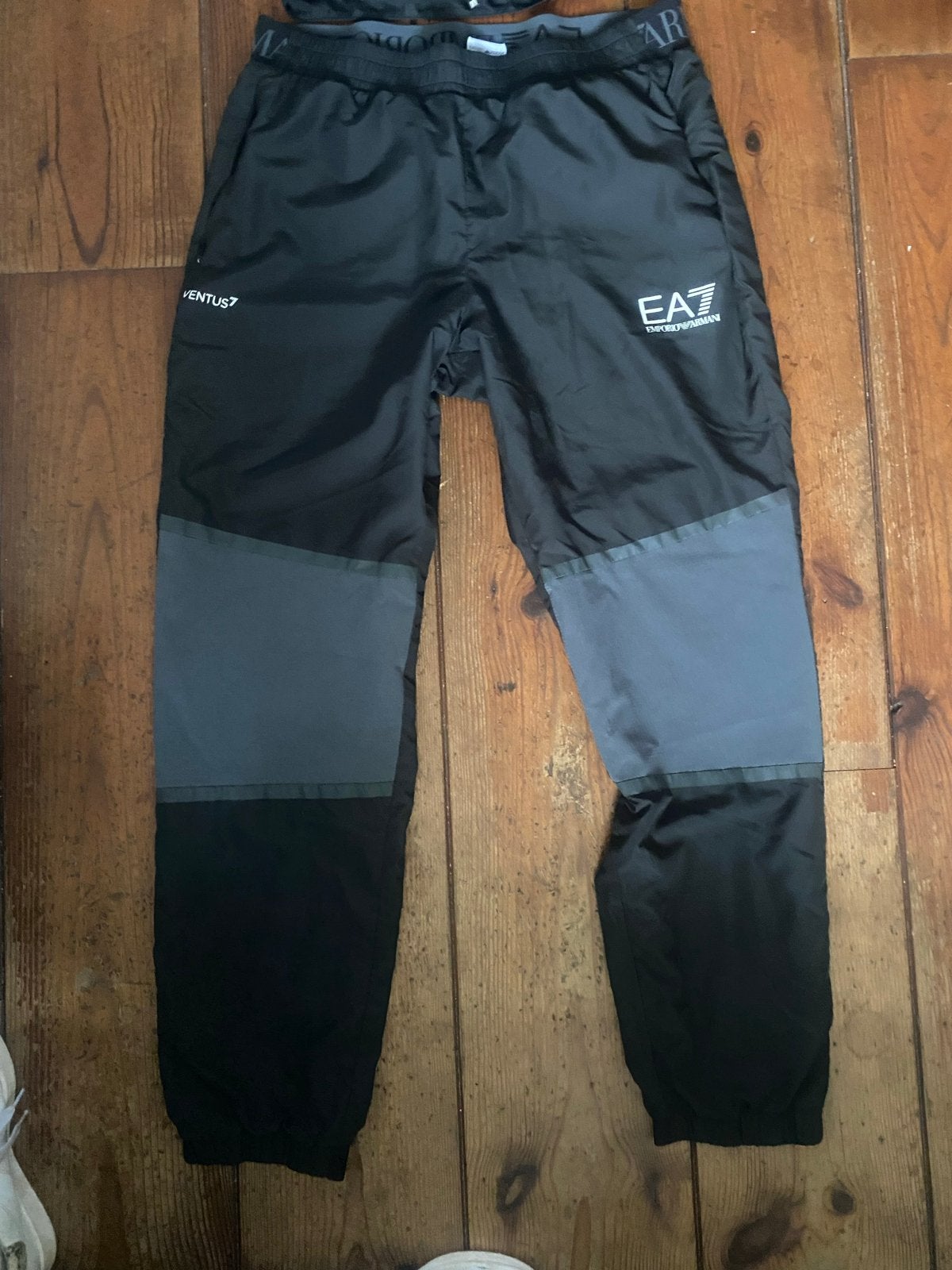 EA7 Emporio Armani trainings broekzwart/grijs L, Zwart, Maat 42/44 (L), Ophalen of Verzenden, Zo goed als nieuw