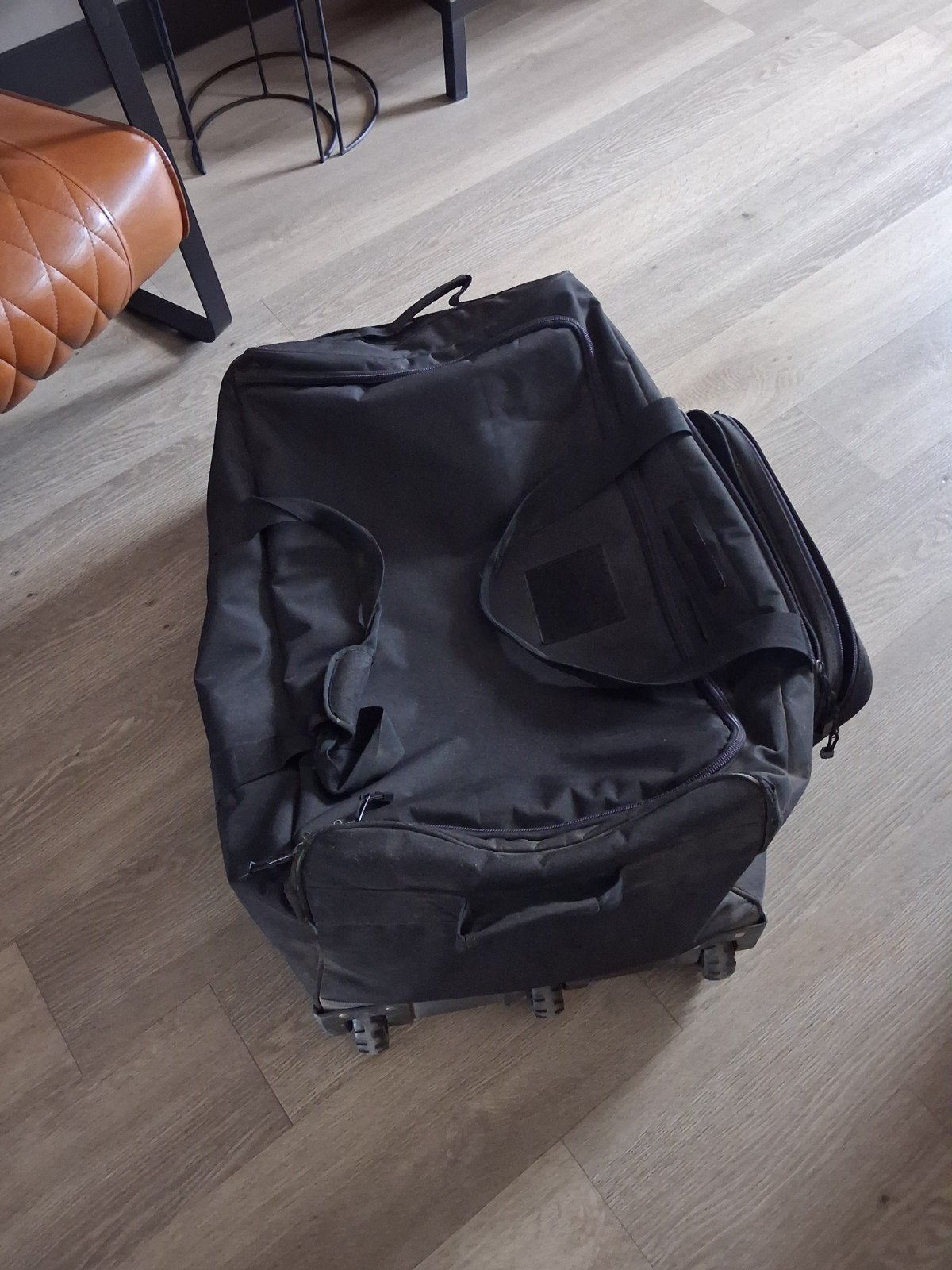 Zwarte reistas met wieltjes - Ruim en praktisch, Uitschuifbare handgreep, 30 cm of meer, Gebruikt, Zwart