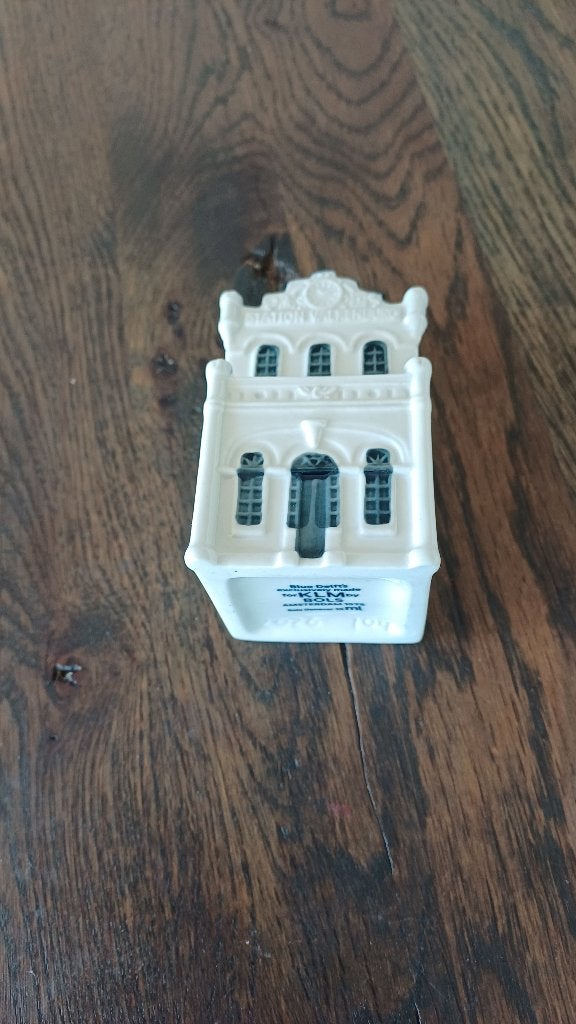 Klm huisje nr 104, Verzamelen, KLM Huisjes, Ophalen, Zo goed als nieuw, Paleis of Waag, Gevuld