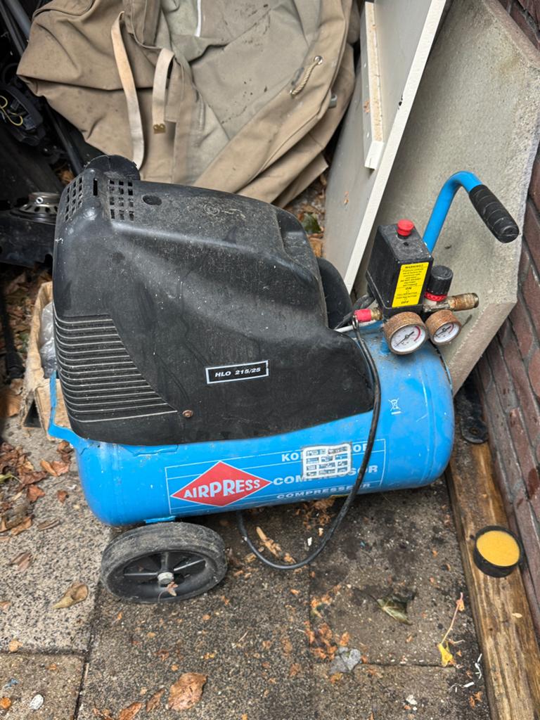 Airpress compressor, Doe-het-zelf en Verbouw, Compressors, Gebruikt, Minder dan 25 liter, Minder dan 200 liter/min, Olievrij, Ophalen