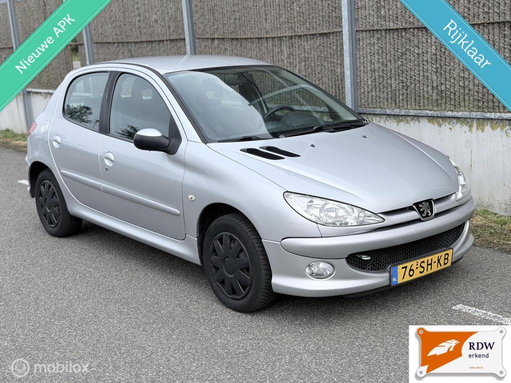 Peugeot 206 1.4 Air-line 3 NAP/AIRCO/NWE APK/NETTE AUTO, Voorwielaandrijving, 31 €/maand, 4 cilinders, Origineel Nederlands