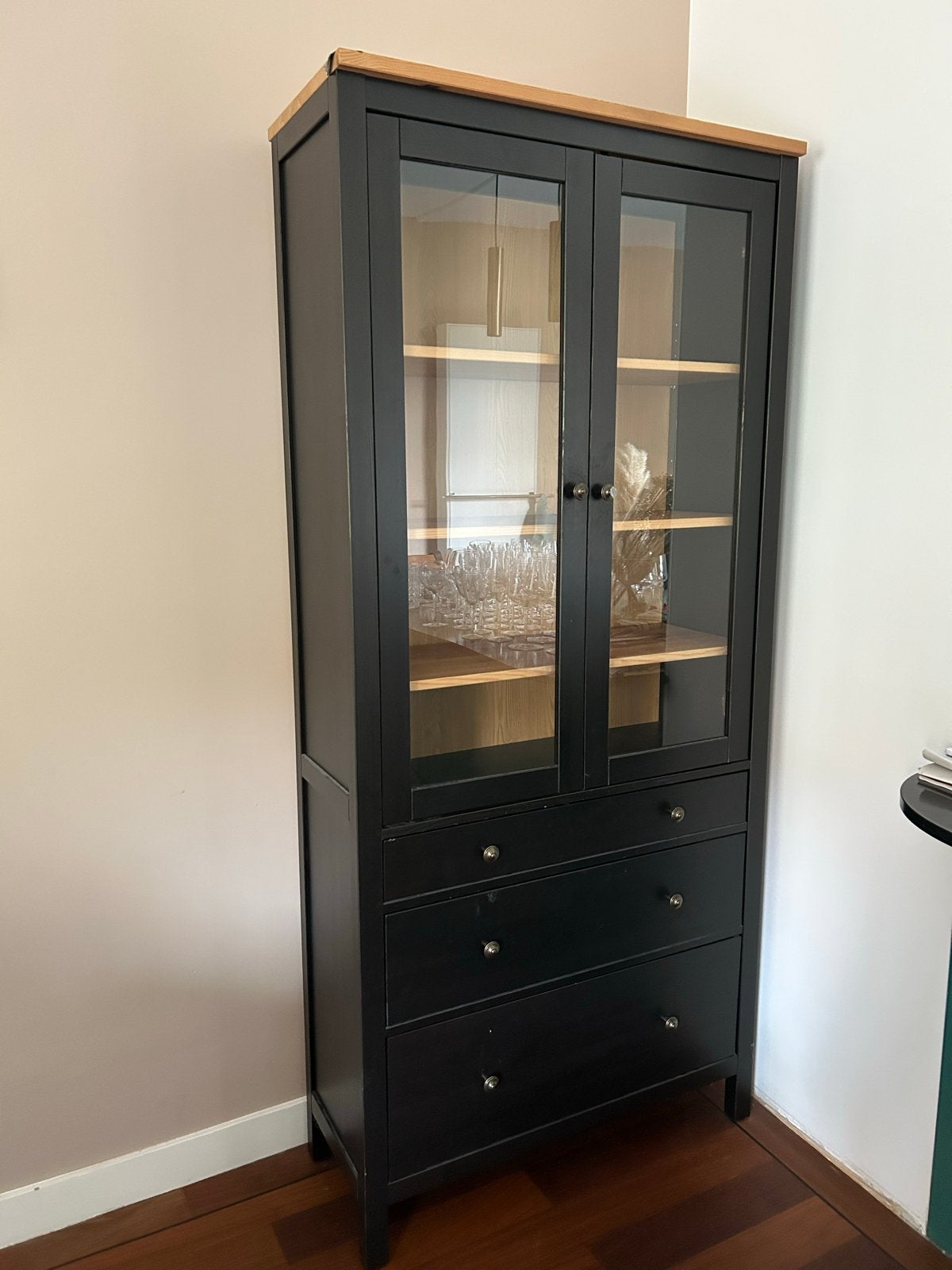 Hemnes Buffetkast - Zwart (Zo goed als nieuw), Huis en Inrichting, Kasten | Buffetkasten, Ophalen, 50 tot 100 cm, Zo goed als nieuw